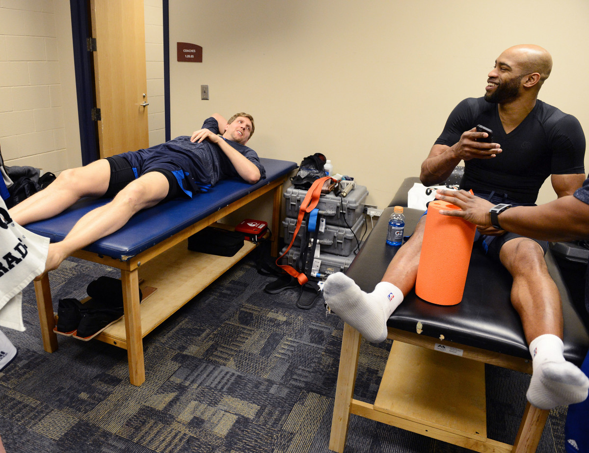 vince_carter_mavericks_dirk_.jpg